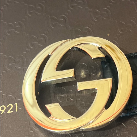 Gucci embossed signature GG embossed leather belt with gold tone GG buckle - Picture 1 of 8